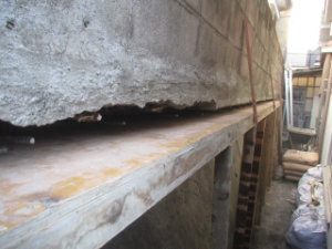 擁壁スラブ(コンクリート)の補修前