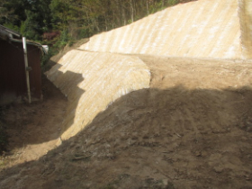 民家のがけ崩れ工事(擁壁法面工事)